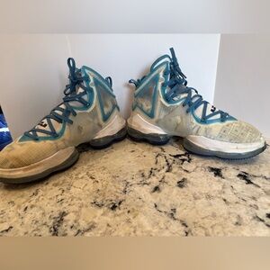 NIKE LEBRON 19 SPACE JAM